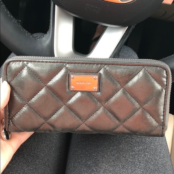 Gunmetal metallic Michael Kors wallet - Picture 2 of 5